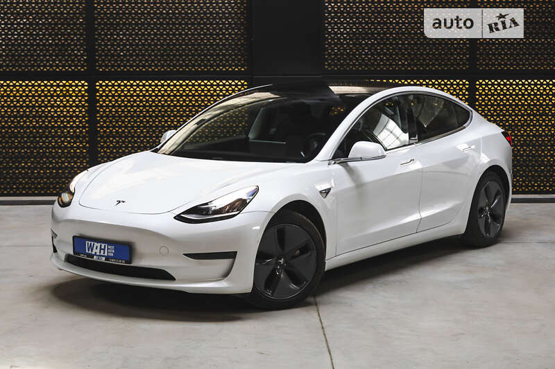 Седан Tesla Model 3 2020 в Луцке