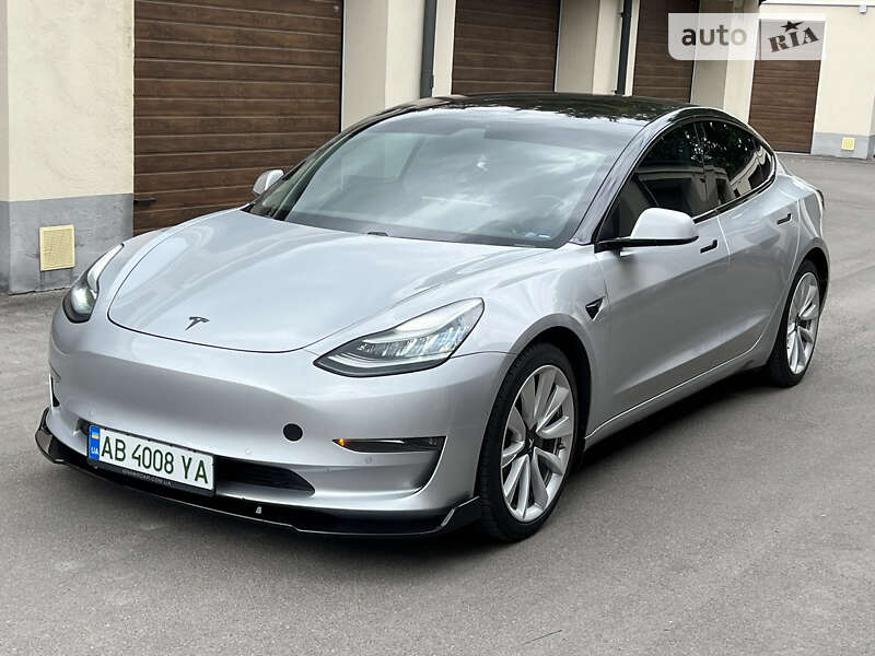 Седан Tesla Model 3 2018 в Виннице