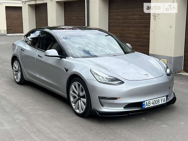 Седан Tesla Model 3 2018 в Виннице