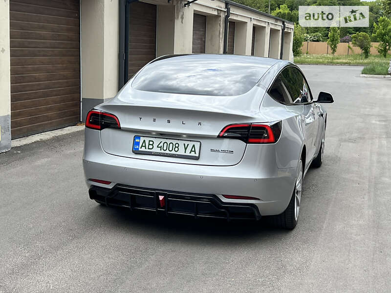 Седан Tesla Model 3 2018 в Виннице