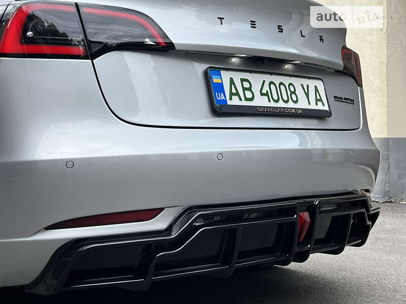 Седан Tesla Model 3 2018 в Виннице