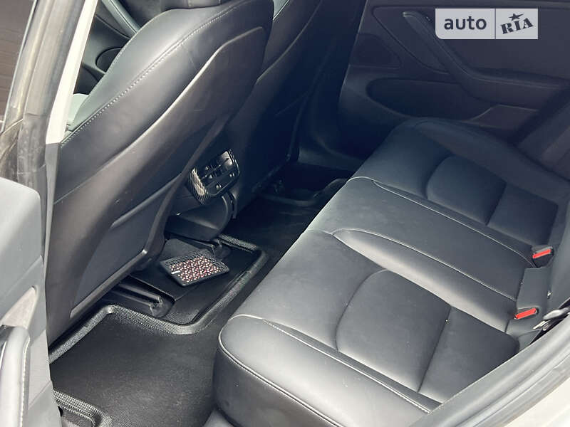 Седан Tesla Model 3 2018 в Виннице