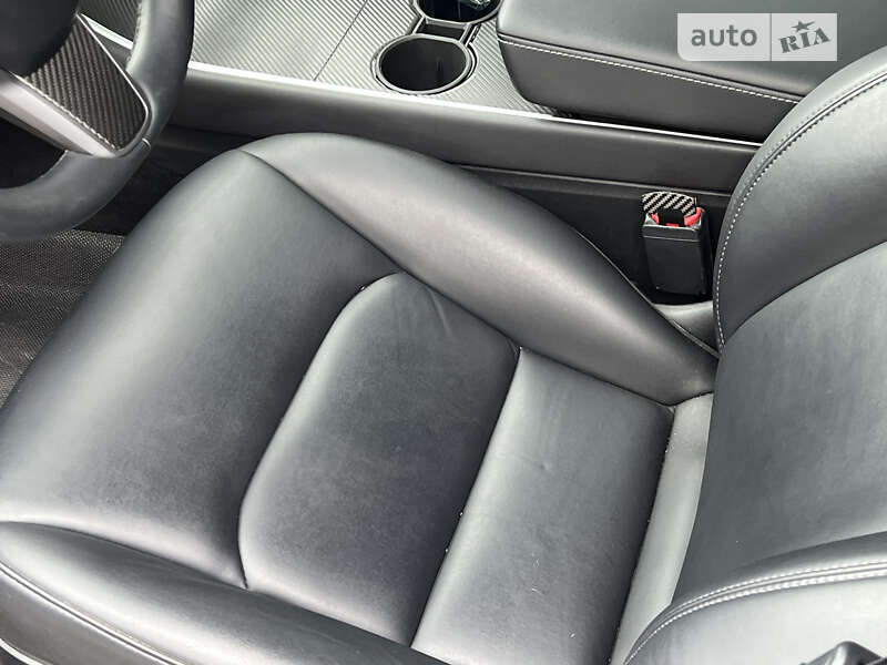 Седан Tesla Model 3 2018 в Виннице