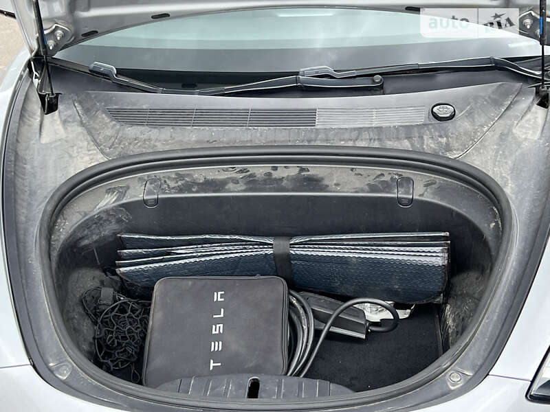 Седан Tesla Model 3 2018 в Виннице