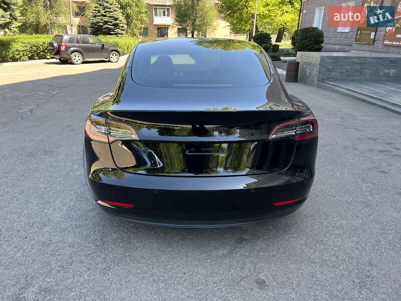 Седан Tesla Model 3 2021 в Каменском