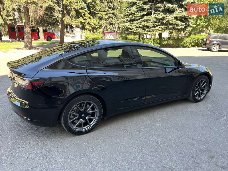Седан Tesla Model 3 2021 в Каменском