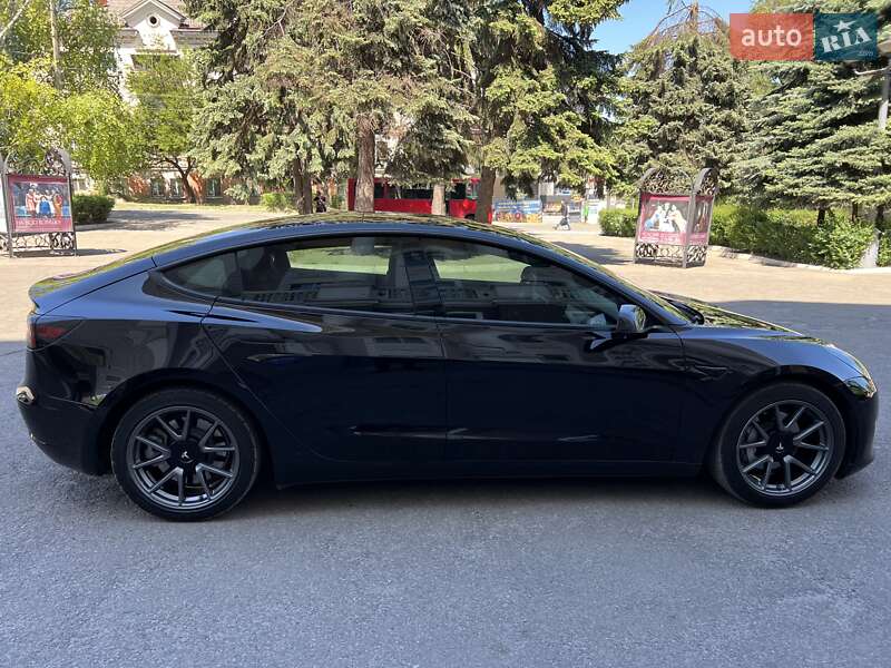 Седан Tesla Model 3 2021 в Каменском
