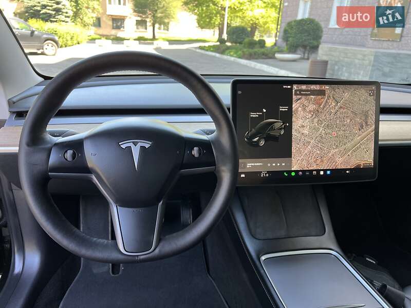 Седан Tesla Model 3 2021 в Кам'янському