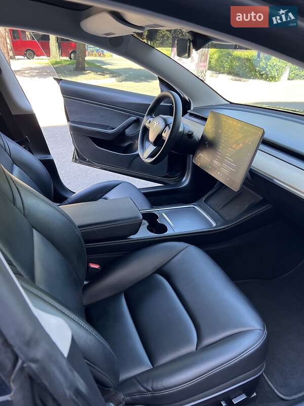 Седан Tesla Model 3 2021 в Каменском