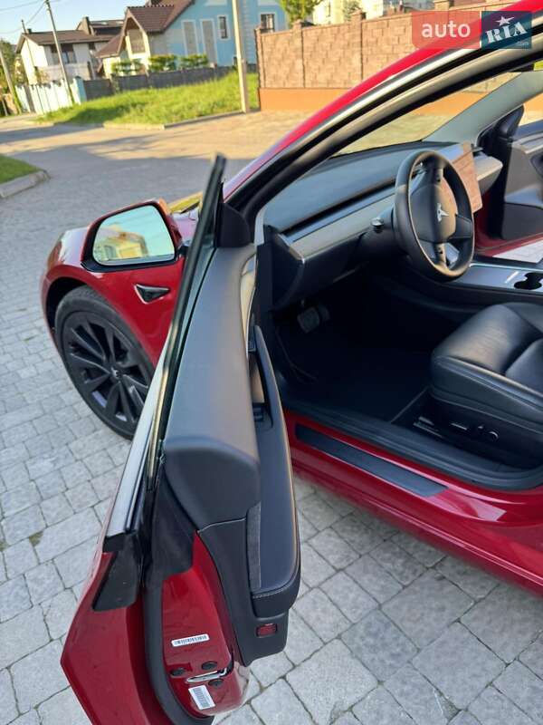 Седан Tesla Model 3 2022 в Рівному