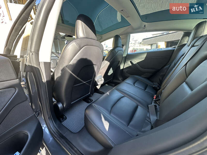 Седан Tesla Model 3 2019 в Києві