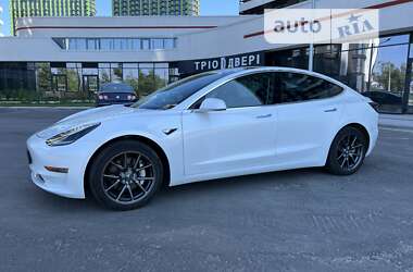 Седан Tesla Model 3 2019 в Киеве