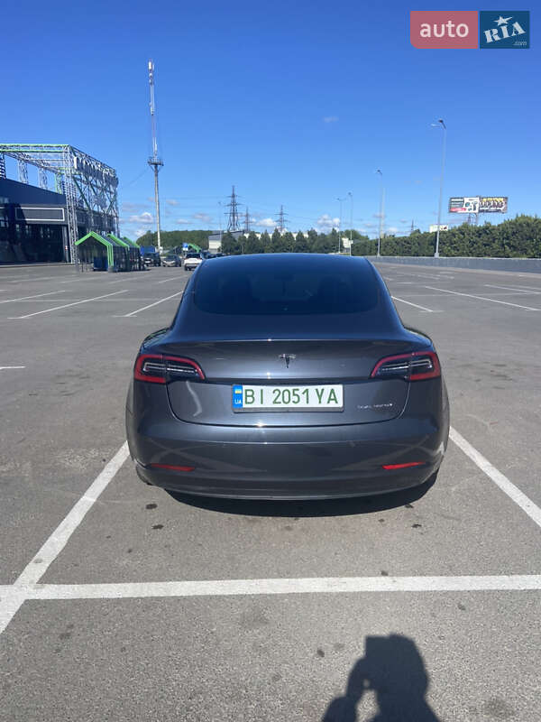 Седан Tesla Model 3 2021 в Полтаві