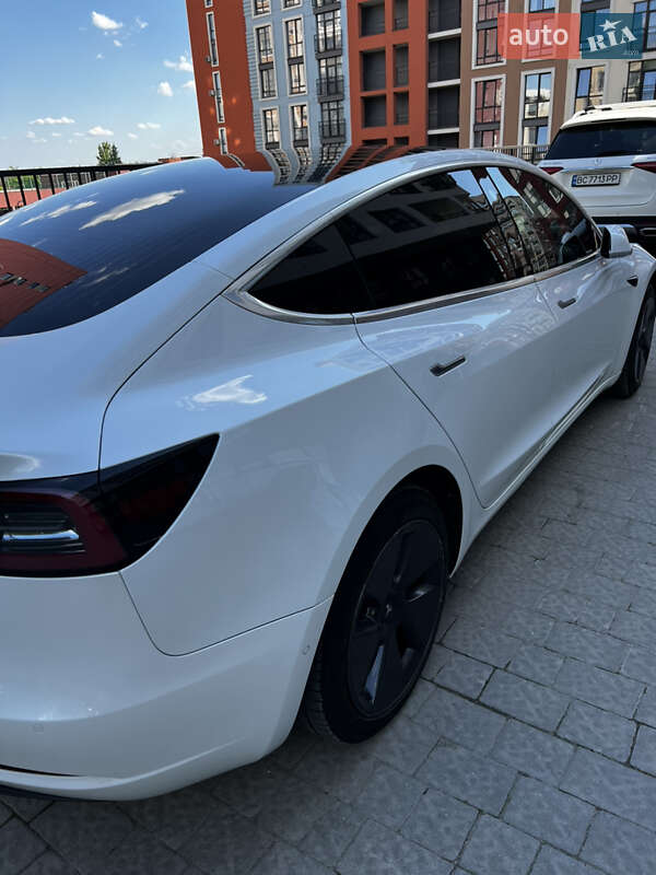 Седан Tesla Model 3 2019 в Львове