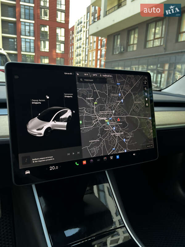 Седан Tesla Model 3 2019 в Львове