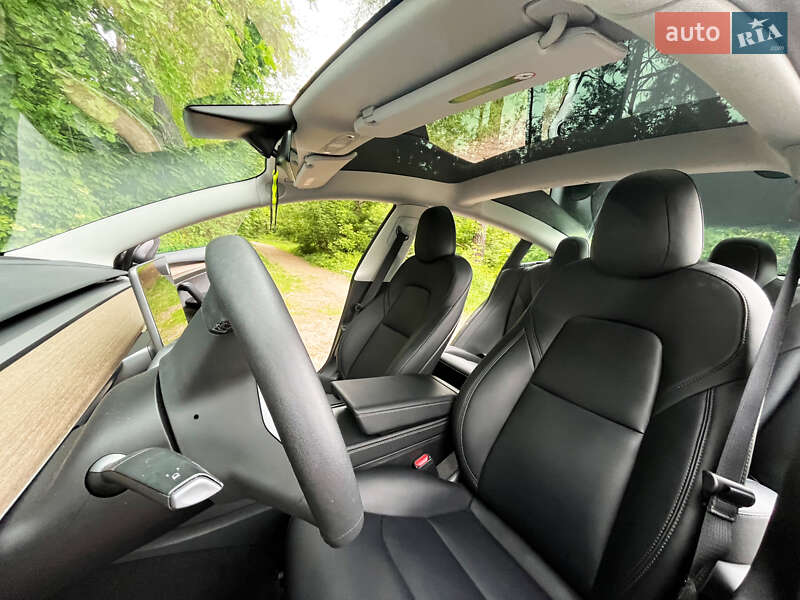 Седан Tesla Model 3 2023 в Киеве