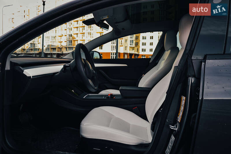Седан Tesla Model 3 2022 в Николаеве