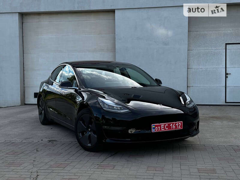 Седан Tesla Model 3 2018 в Сарнах