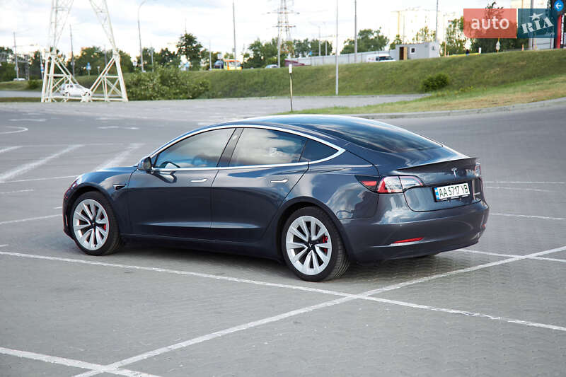 Седан Tesla Model 3 2018 в Киеве