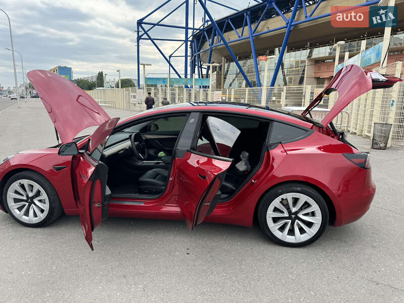 Седан Tesla Model 3 2021 в Харкові
