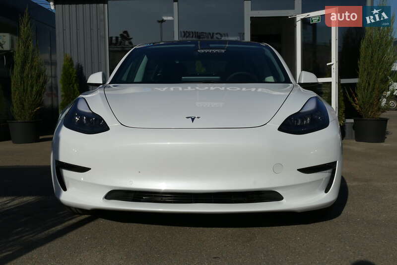 Tesla Model 3 2020