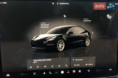 Седан Tesla Model 3 2022 в 