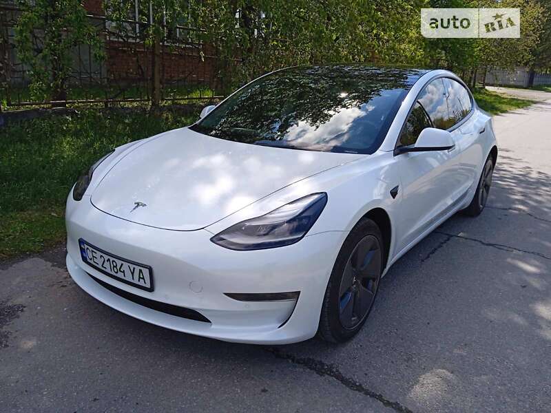 Седан Tesla Model 3 2022 в Черновцах