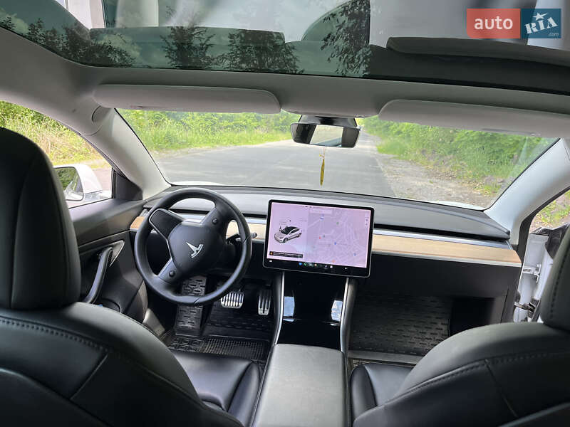 Седан Tesla Model 3 2020 в Новомосковську