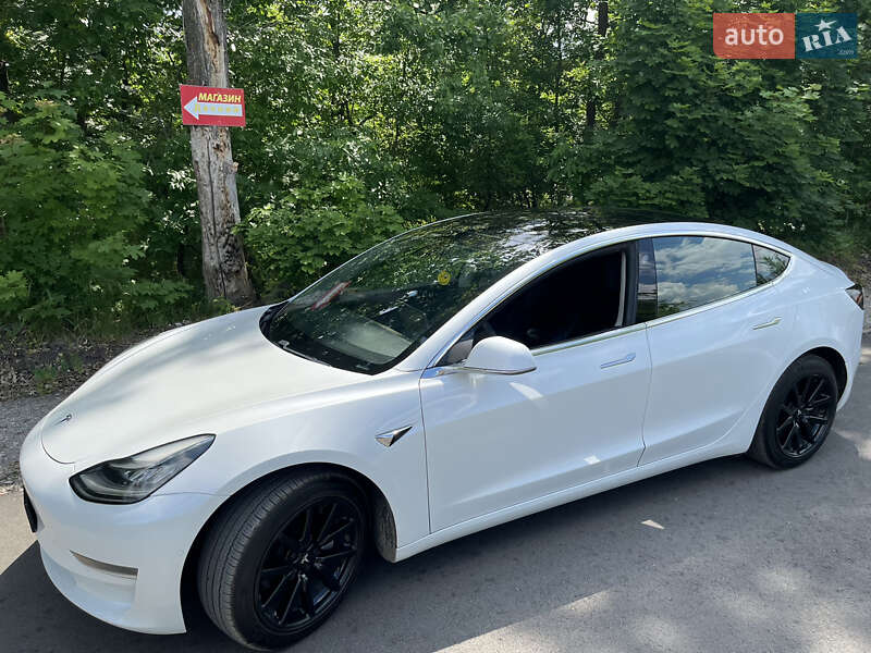 Седан Tesla Model 3 2020 в Новомосковську