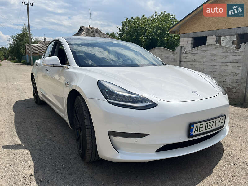 Седан Tesla Model 3 2020 в Новомосковську