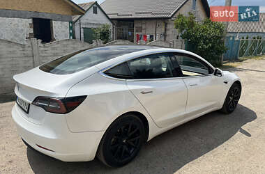 Седан Tesla Model 3 2020 в 