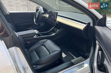 Седан Tesla Model 3 2020 в 