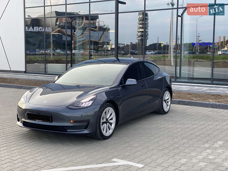 Седан Tesla Model 3 2020 в Луцке