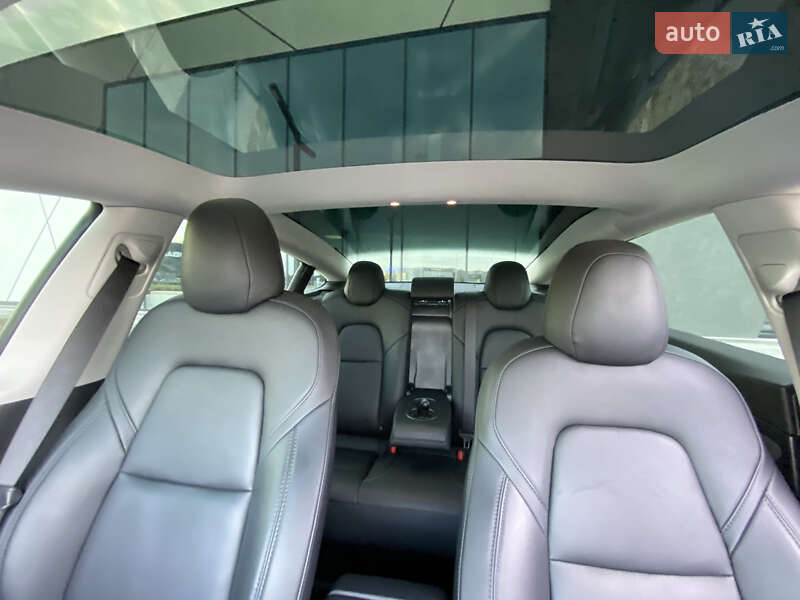 Седан Tesla Model 3 2020 в Луцке