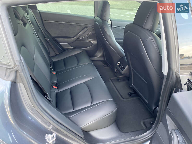 Седан Tesla Model 3 2020 в Луцке