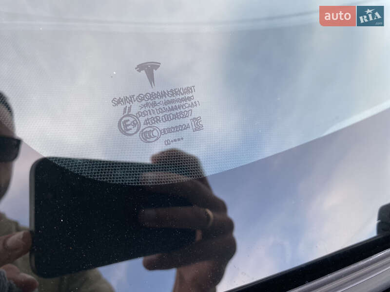 Седан Tesla Model 3 2020 в Луцке