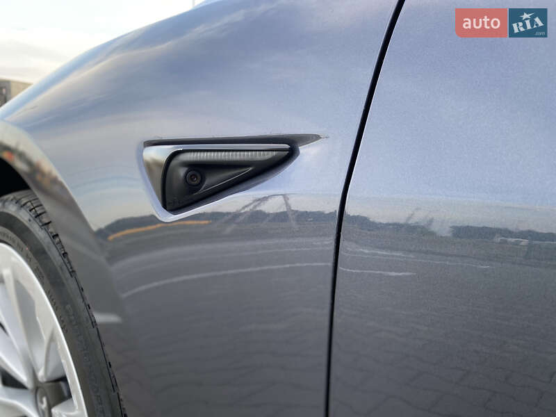 Седан Tesla Model 3 2020 в Луцке