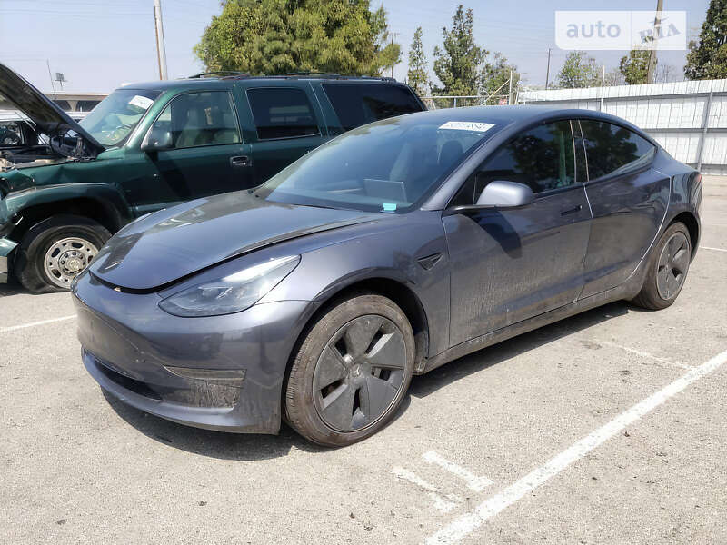 Седан Tesla Model 3 2023 в Коломиї