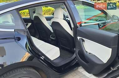 Седан Tesla Model 3 2020 в 