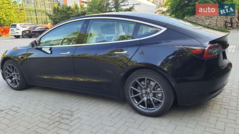 Седан Tesla Model 3 2020 в Харькове