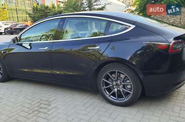 Седан Tesla Model 3 2020 в 