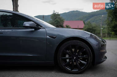 Седан Tesla Model 3 2020 в Яремче