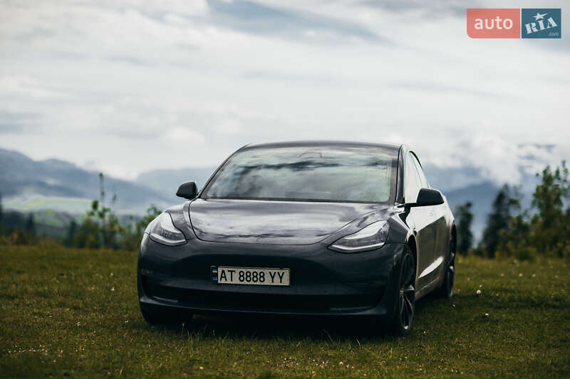 Седан Tesla Model 3 2020 в Яремче
