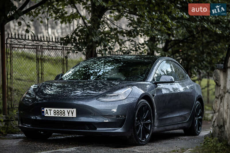 Седан Tesla Model 3 2020 в Яремче