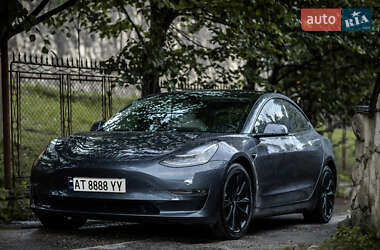 Седан Tesla Model 3 2020 в Яремчі