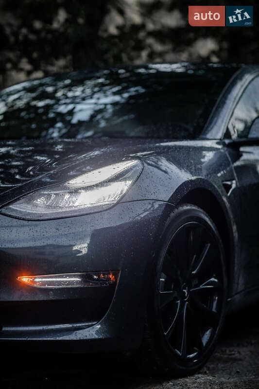 Седан Tesla Model 3 2020 в Яремче