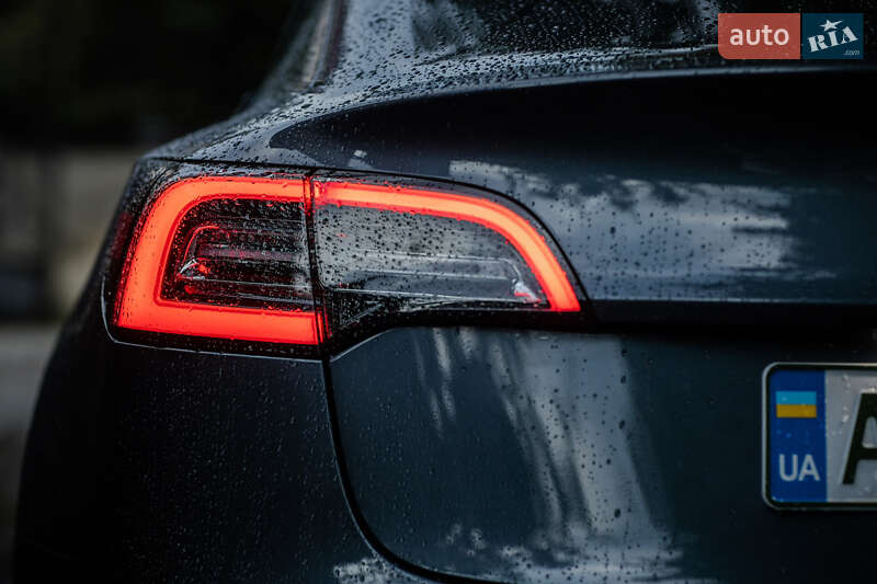 Седан Tesla Model 3 2020 в Яремче