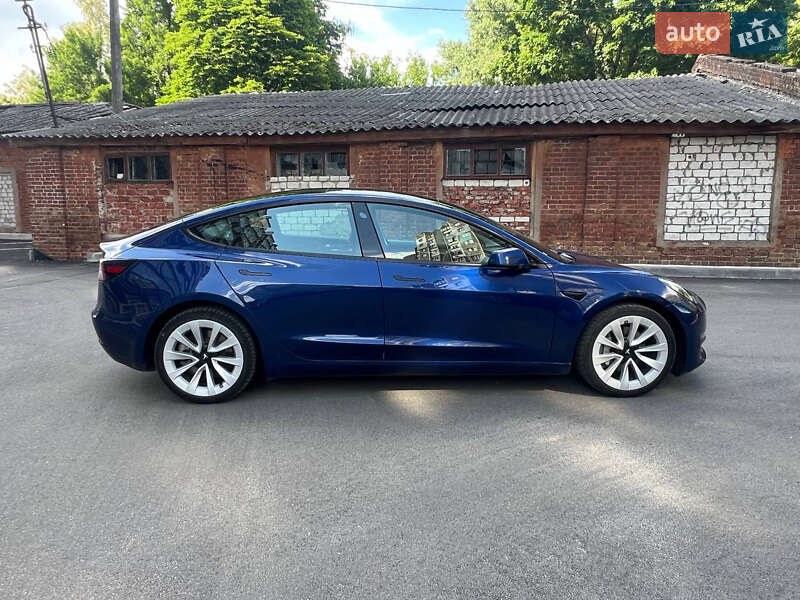Седан Tesla Model 3 2022 в Чернігові