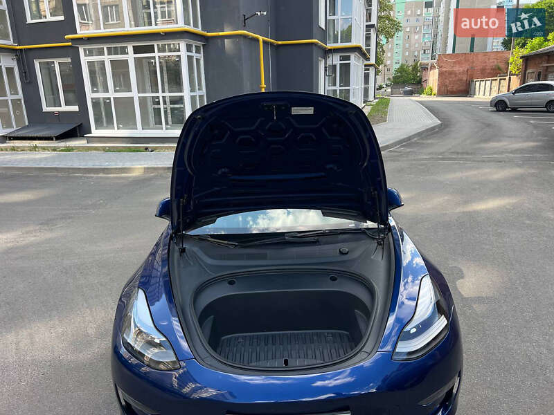 Седан Tesla Model 3 2022 в Чернігові