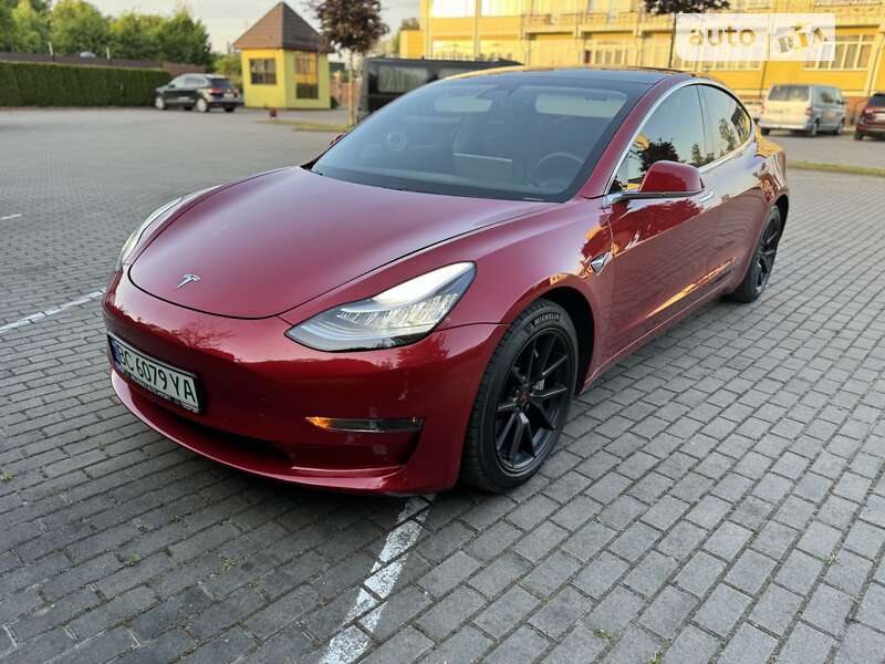 Седан Tesla Model 3 2020 в Львове